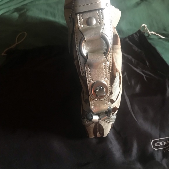 BNWT LARGE COACH SIGNATURE CARLY BABY BLUE INTERIOR - Picture 7 of 14